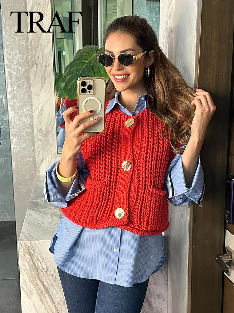 

TRAF Woman's New Fashion Spring Chic Vests Solid O-Neck Sleeveless Pocket Decoration Single Breasted Female Vintage Knitted Tops