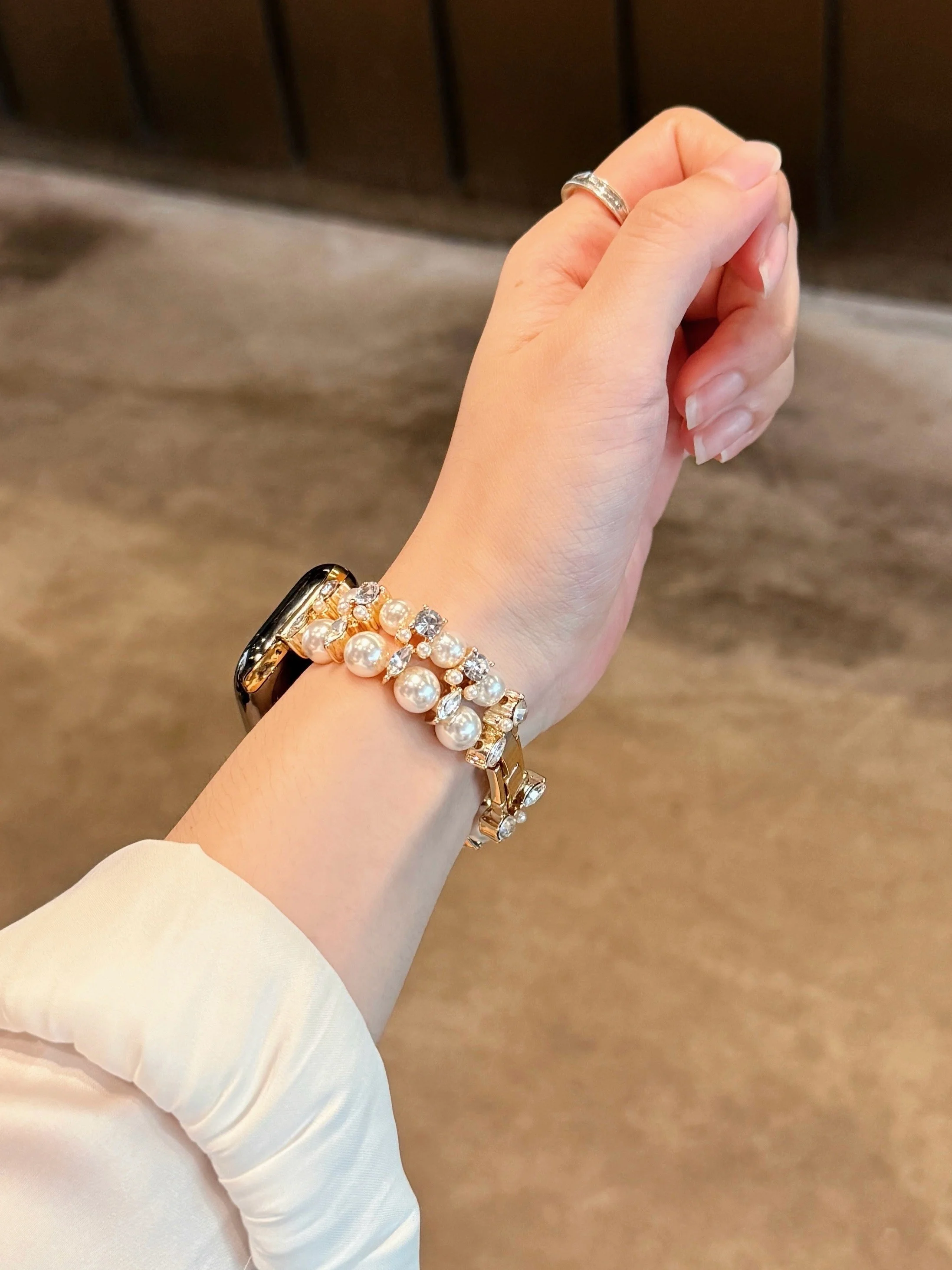 

Compatible with iWatch strap 38mm 40mm 41mm 42mm 44mm 45mm 49mm double row pearl studded diamond fashionable strap