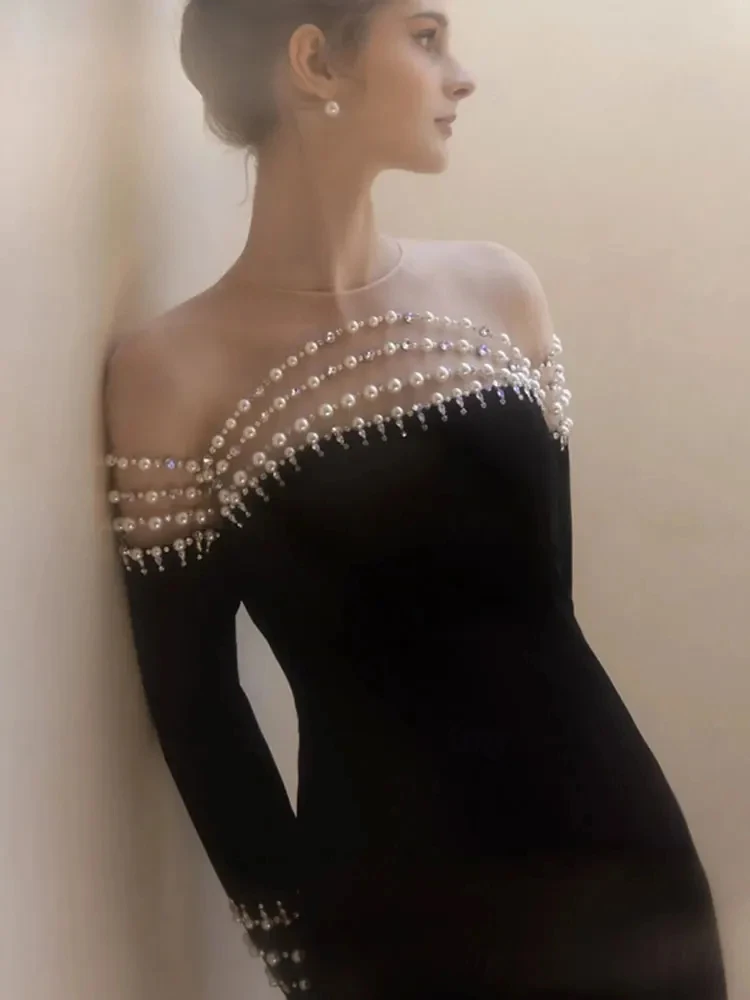 

2025 New Black Velvet Evening Dresses Sheer Neck Pearls Long Sleeves Mermaid Formal Prom Party Gowns Gothic Robe De Soriee