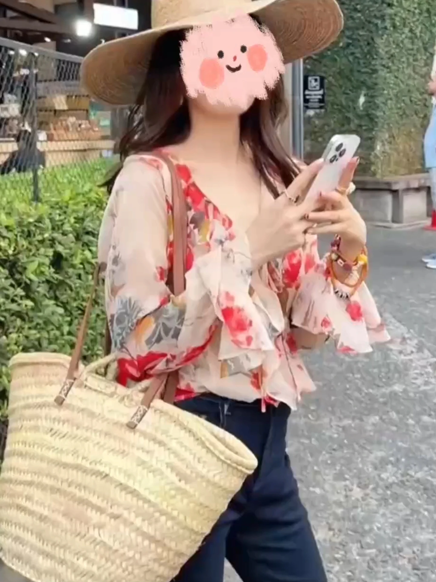 

Romantic Style Floral Print Long Sleeve Shirt Women's V-neck Bell Hem Slimming Summer 2026 Fashion Casual Loose Fit Top