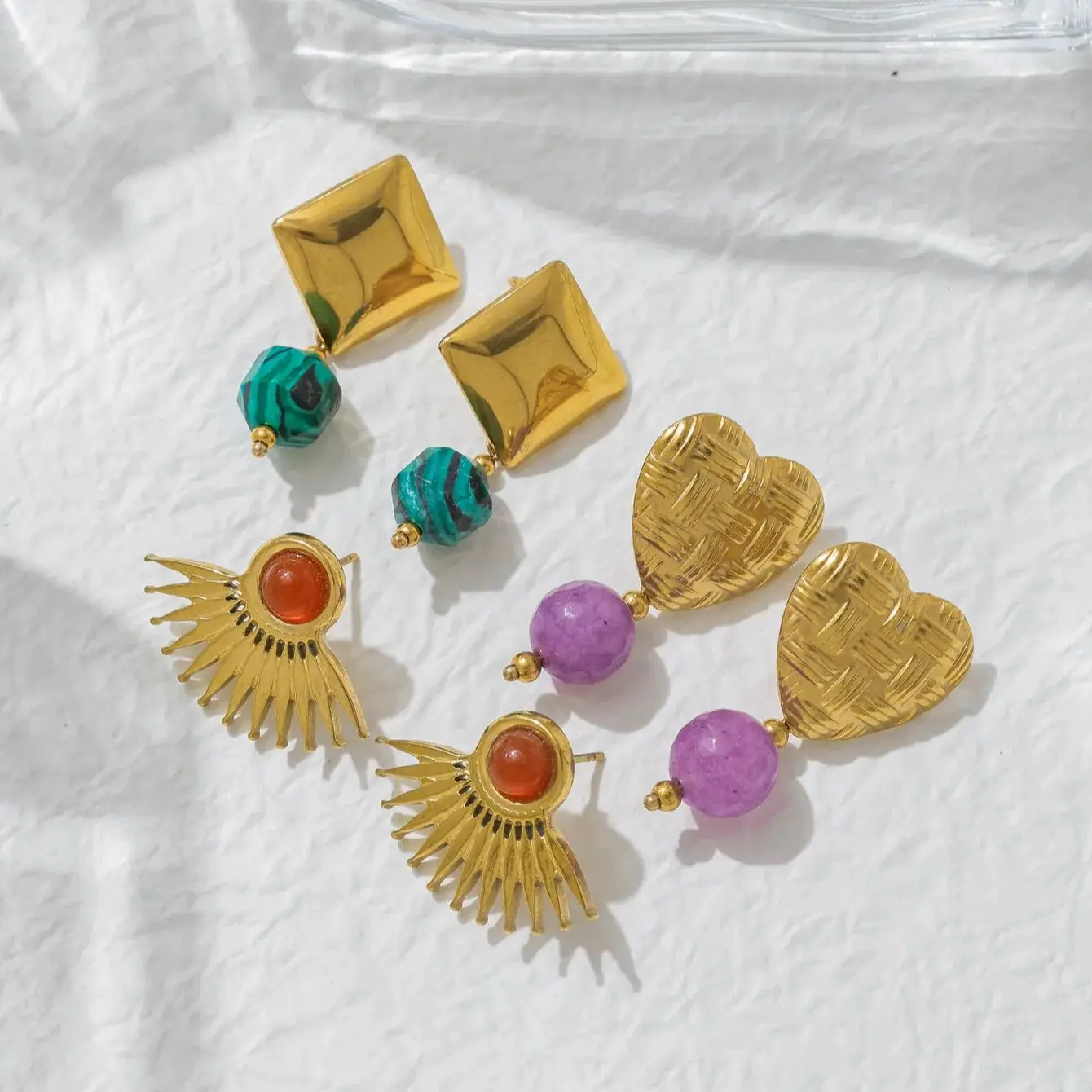 

Vintage crystal bead heart pendant earrings, 18K gold-plated stainless steel, simple and stylish gift for girls.