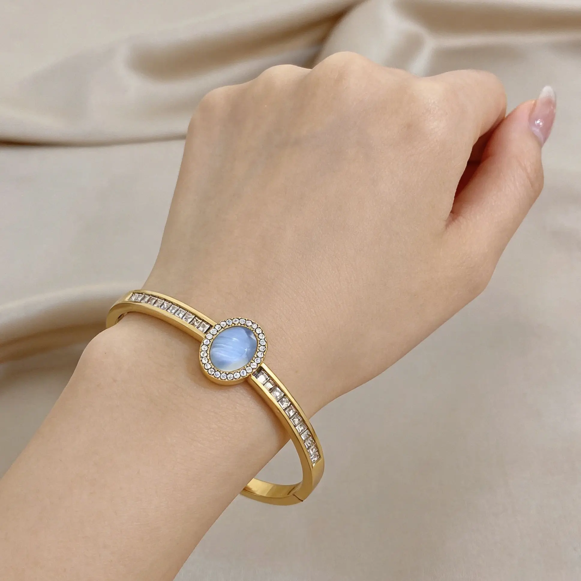 

Freetry Elegant Oval Acrylic Stainless Steel Bangle for Women Rhinestone Waterproof Spring Bracelet Daily Jewelry Accessories
