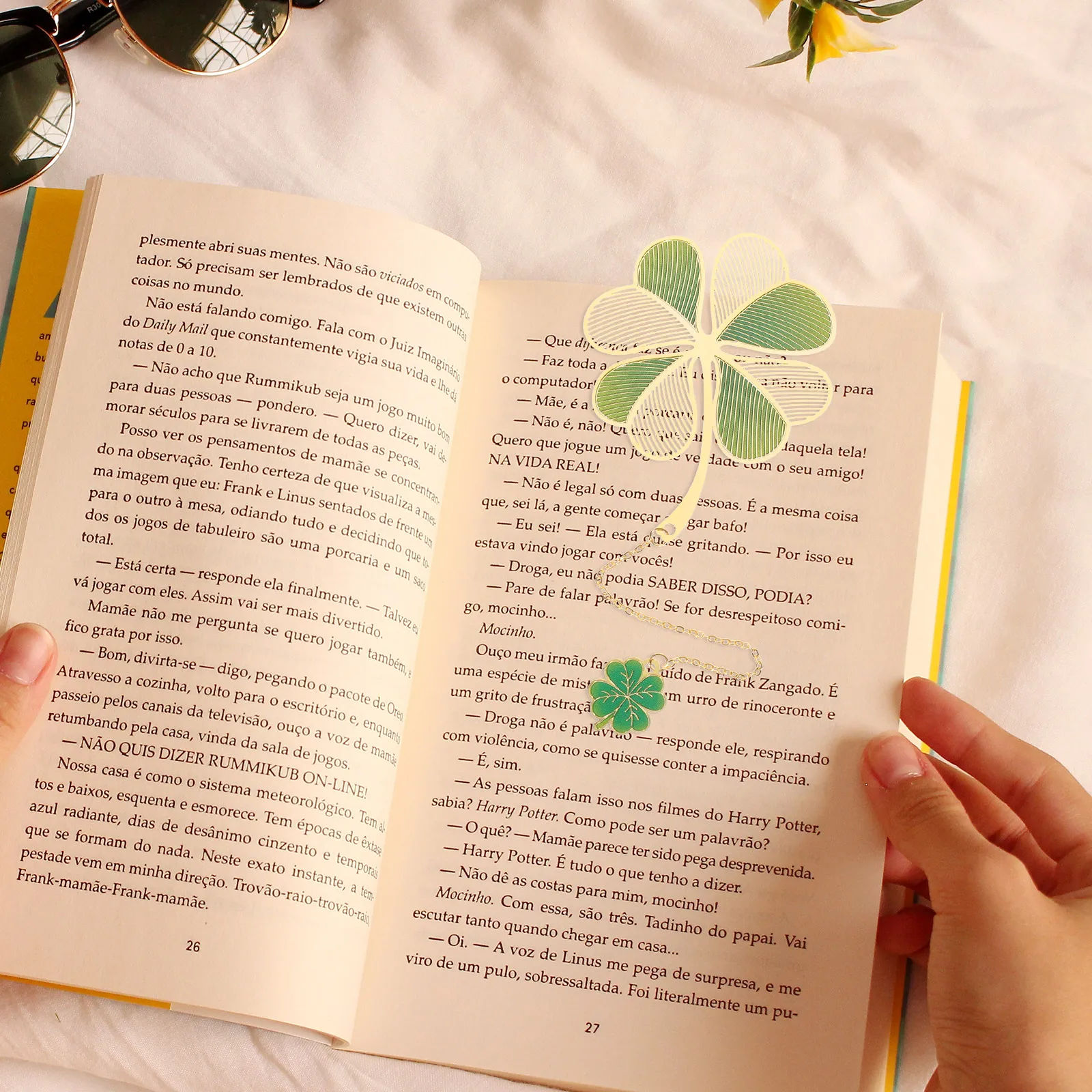 

Exquisite Brass Bookmark Metal Book Marker with Chain Small Pendant Page Holder Unique Reading Accessory Gift for Readers