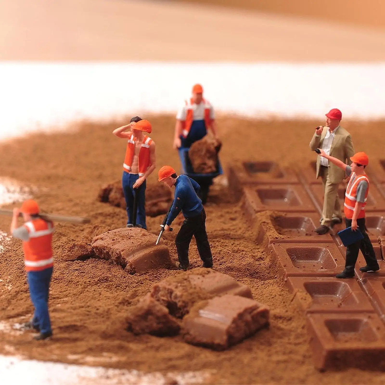 

6 Pieces Miniature Figures Model 1/50 Scale,Tiny People Figurine Mini Hand Painted Diorama Worker Figure for Micro Landscapes