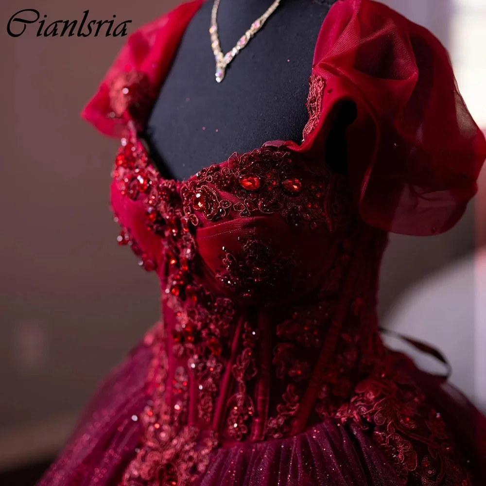 Vestido De baile De encaje con apliques De cuentas Rojas, quinceañera, hombros descubiertos, corsé escalonado, 15 Años