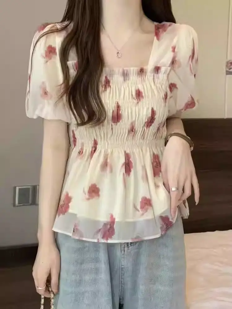 Chemisier en mousseline de soie florale à épaules carrées françaises avec ourlet à volants, haut fluide d'été