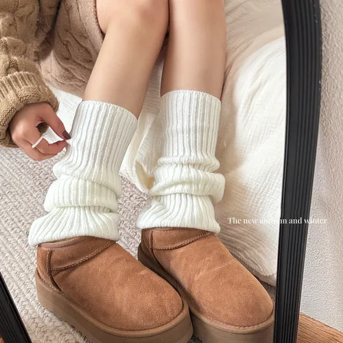Imagen 2 del producto Calentadores de piernas tejidos de lana de 40CM, cubierta de pie de Lolita blanca y negra, Legging Y2K para niña, calentador de piernas para invierno, puños de bota, calcetín de ganchillo