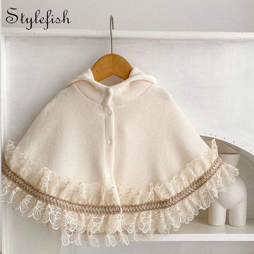 Autumn new style 0-3 years old baby clothes girl baby exquisite fashionable lace lace hooded open-button shawl cape