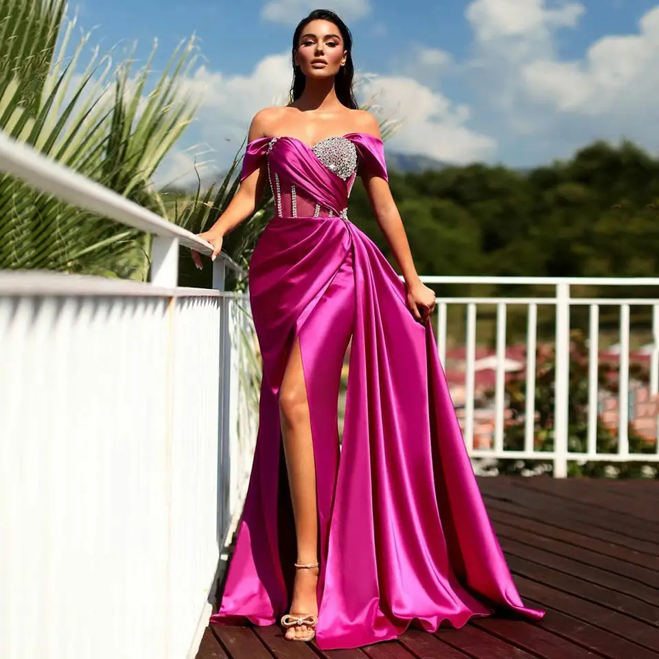 Aangepaste zeemeermin avondjurk kristallen off-shoulder sexy zijsplit satijn fuchsia Arabische formele prom toga vestidos de noche