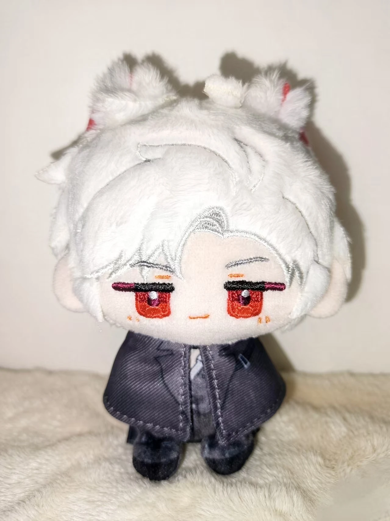 12cm Cute Sitting Plush Doll Keychain - Fluffy Anime Character Soft Stuffed Toy, Kawaii Cartoon Bag Pendant Gift for Fans