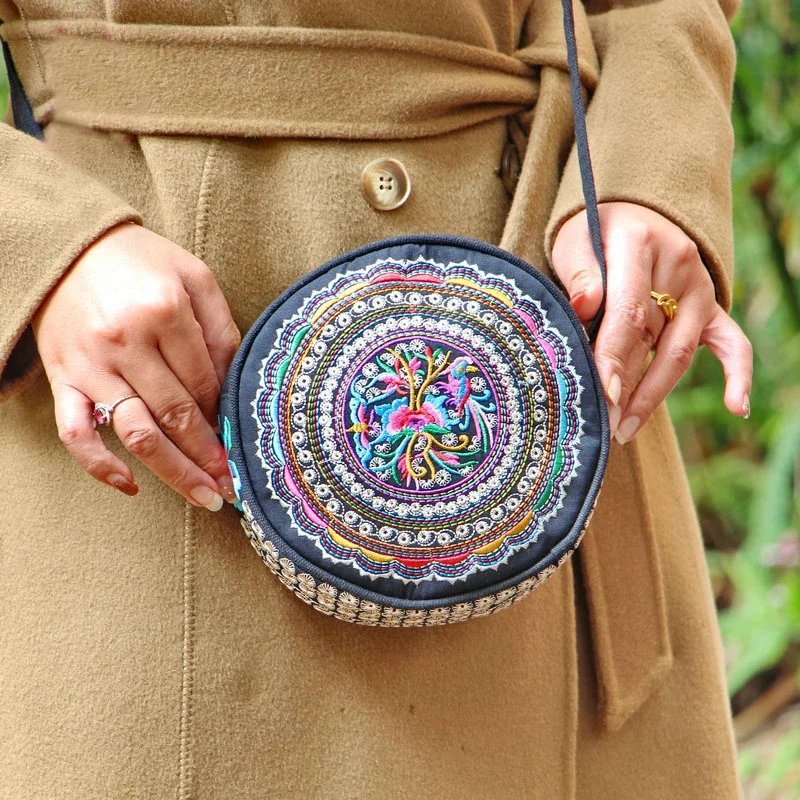 Vintage Women Small Round Handbag Vintage Tote Messenger Hippie Ethnic Shoulder Bag Embroidery Boho Crossbody Bag 2023