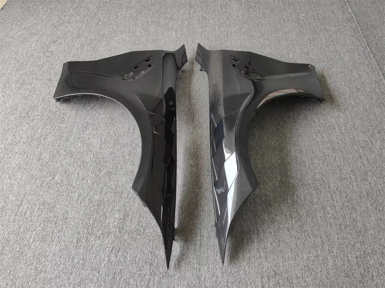 

M3 M4 G80 G82 Carbon Fiber Fender M3 M4 G80 G82 Upgraded AE Style Carbon Fiber Front Fender Body Kit