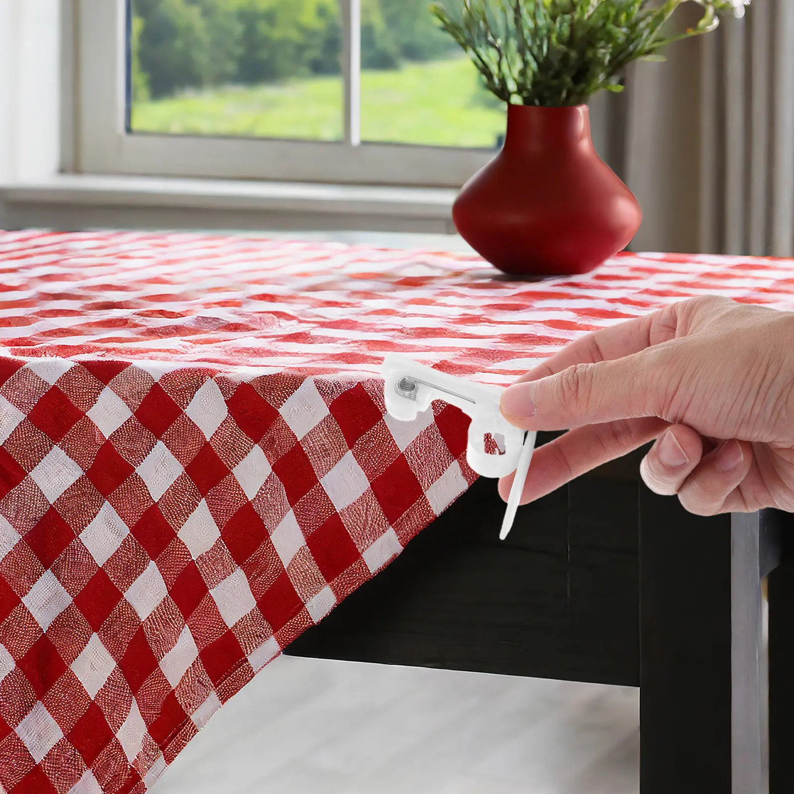 4Pcs Plastic Tablecloth Clips Table Cloth Holder Clips for Outdoor Picnic Camping Parties Windproof Table Cover Clamps Clear
