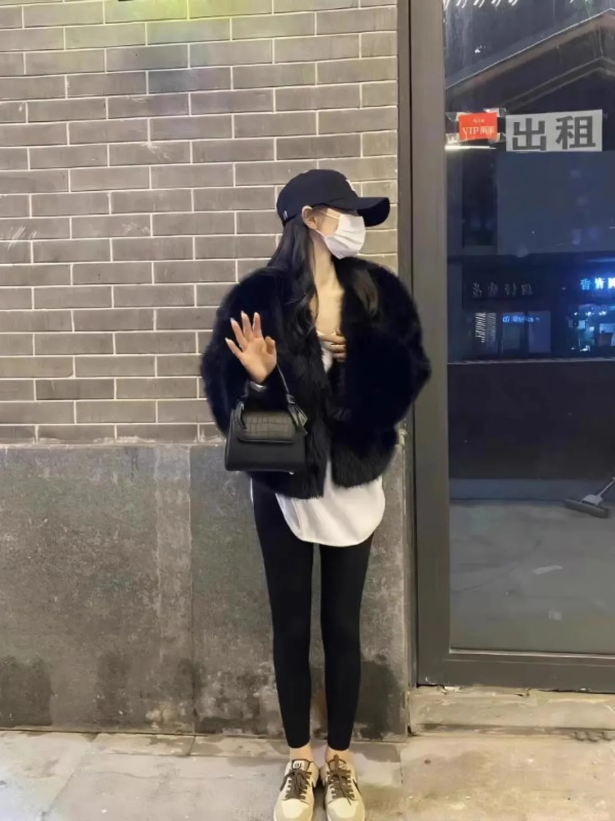 เสื้อแจ็คเก็ตขนเฟอร์เทียมแบบครอปสำหรับผู้หญิง ทรงเข้ารูป ความยาวปานกลาง สำหรับฤดูกลาง  สไตล์คนเมือง  พร้อมเข็มขัด  ดีไซน์เก๋ไก๋  ผูกเชือก  ซิปหลายช่อง  สไตล์ลำลองทันสมัย