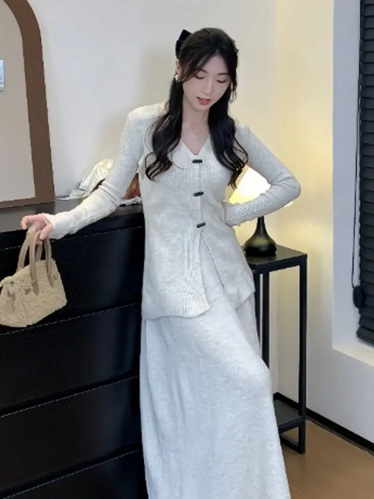 女性用ニットカーディガンセーターとスカートセット,エレガント,モノクロ,十分なロングスカート,パーティースーツ,Vネック,女性用ファッション,2ピースセット,秋,2024