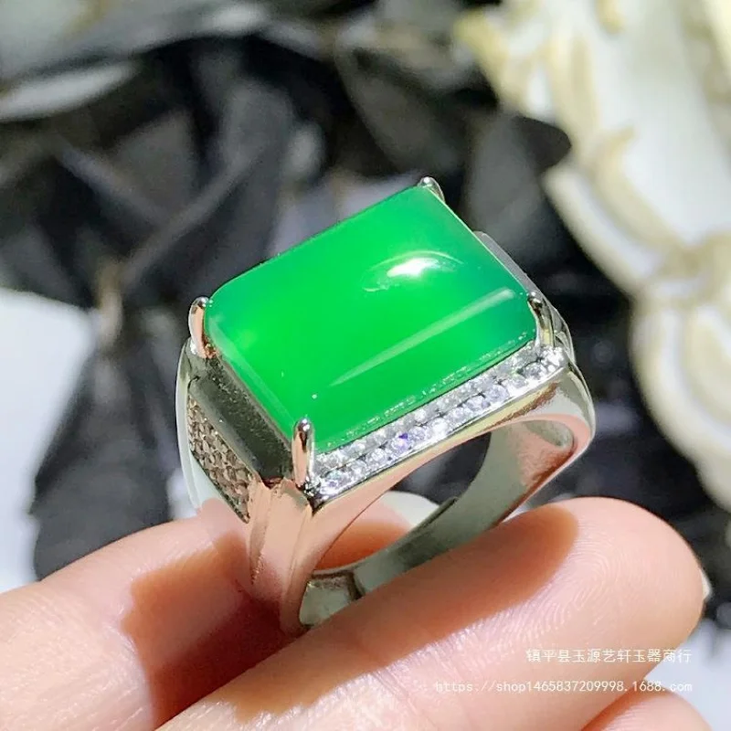 Men's large saddle-shaped chalcedony ring with high-transparency imperial green agate inlay