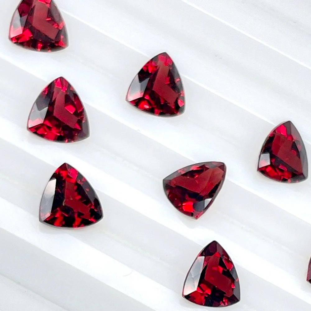 

5pcs Trillion 10x10mm Red Garnet Mozambique Real Natural Stone Facet Eye Clean Semi-precious Loose Gemstone For Jewelry