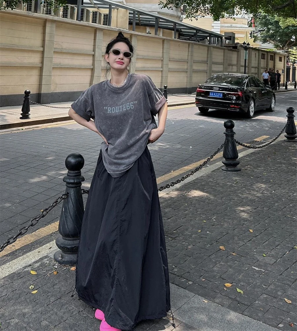 

A black retro workwear dress with a large swing for a lady, slimming wide-leg pants, and a trendy umbrella dress for the street