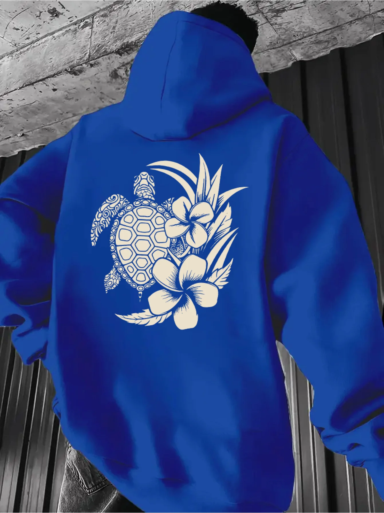 Retro American-style street men's hooded sweatshirt with turtle shell print.Suitable for daily casual wear in autumn and winter.