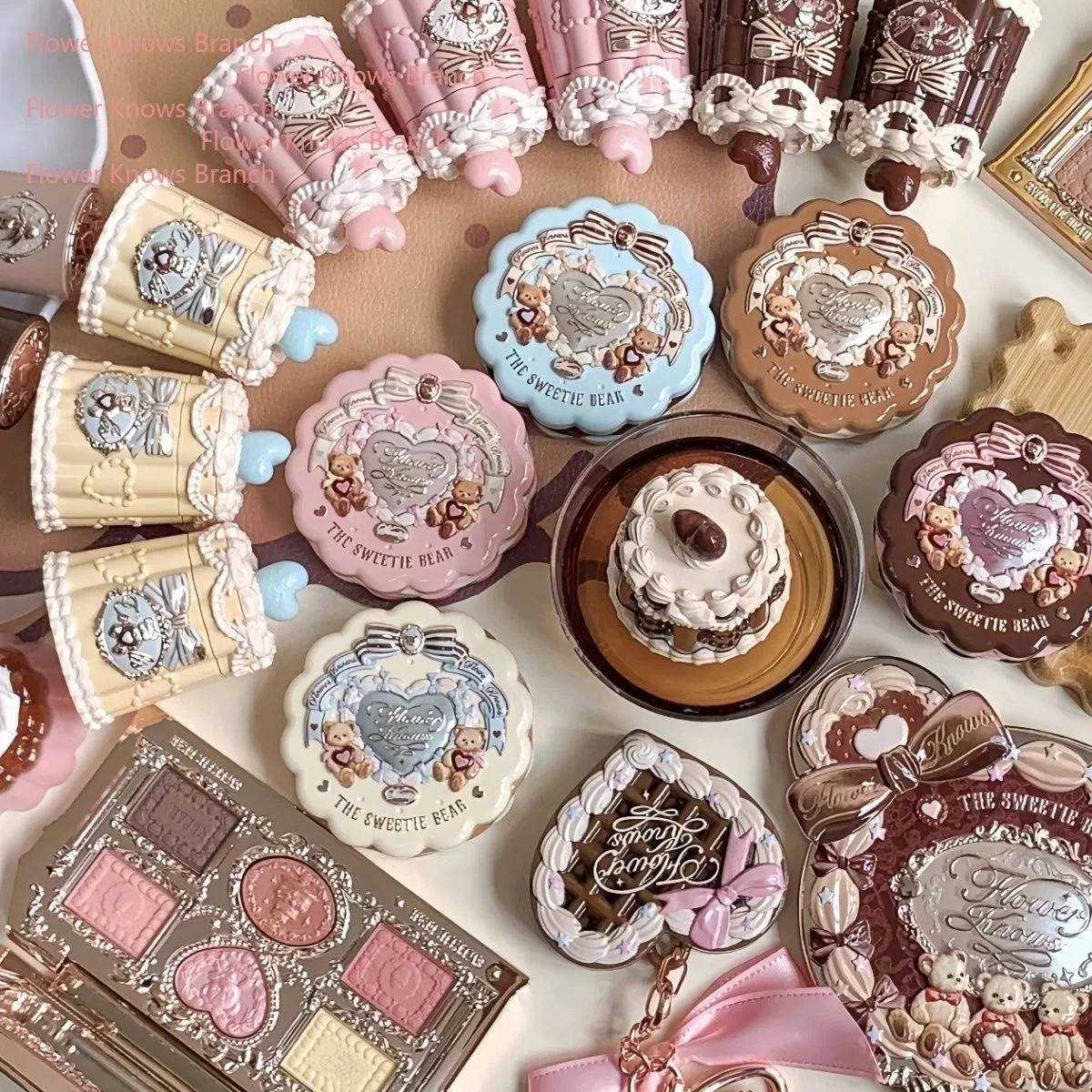 Flowerkaren THE SWEETIE BEAR COLLECTION Set regalo per trucco All In Shimmer Eye Shadow Palette Blush Powder Lip Jelly Confezione regalo