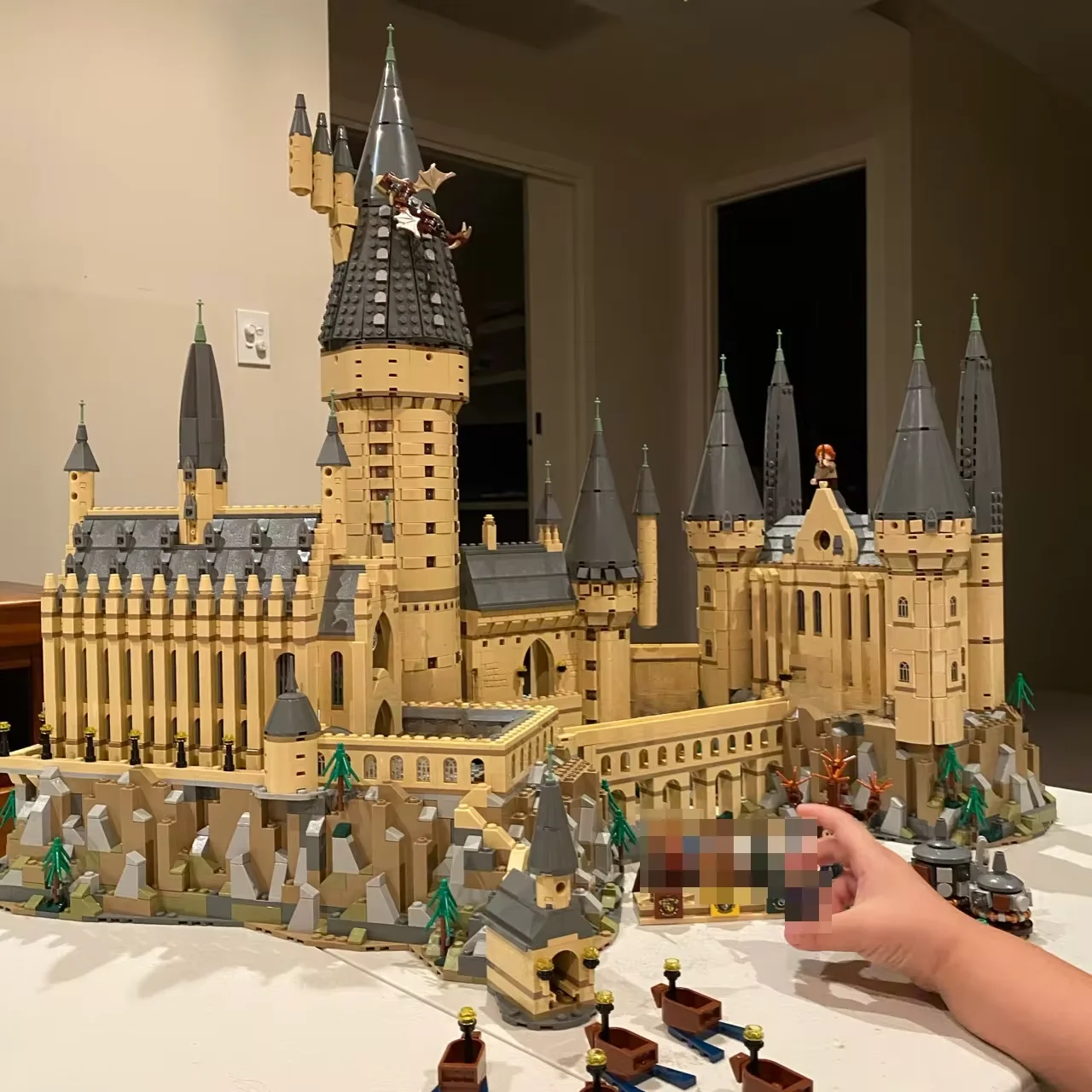 Jogo de filme moc castelo mágico bruxaria escola cenário arquitetônico modelo 6020 pçs blocos de construção tijolo quebra-cabeça brinquedos para o presente do miúdo