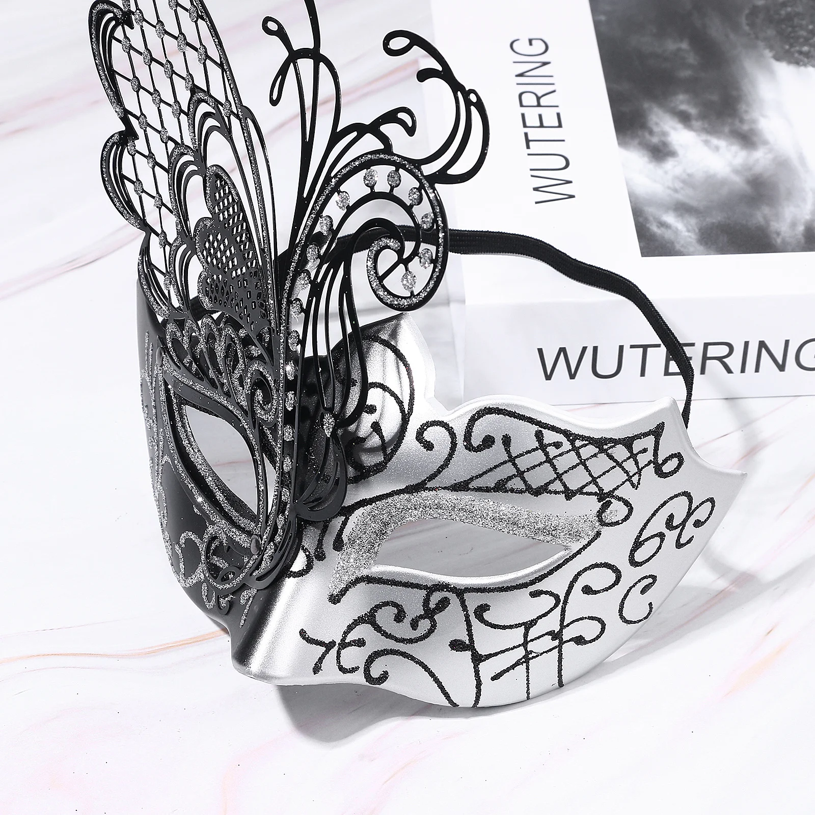 Light Plastics Couples Masquerade Ball Mask Venetian Metal Mask Mystery Fashion Carnival Mask Halloween Party Costume Ball Mask