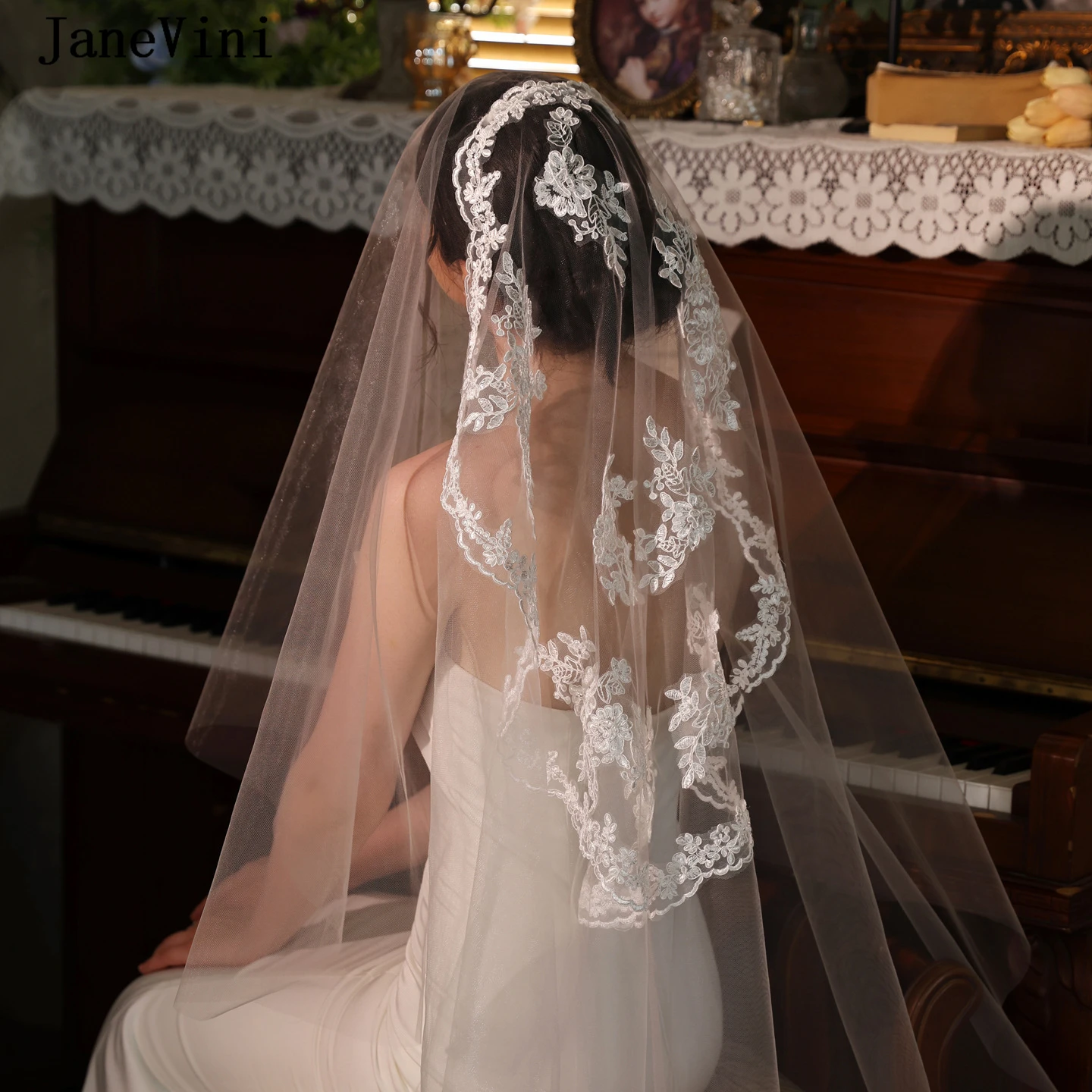 

JaneVini Romantic Off White Bridal Veils with Comb Lace Appliques Two Layers Tulle Bride Veil Wedding Accessories Tiara De Novia