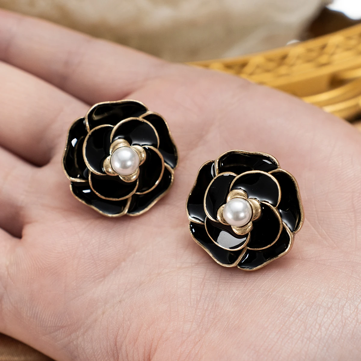 YHTOT خمر قطرة الزيت الأسود زهرة الأذن ترصيع الفولاذ المقاوم للصدأ الأقراط المعدنية الثقيلة السيدات مجوهرات هدية حفلة