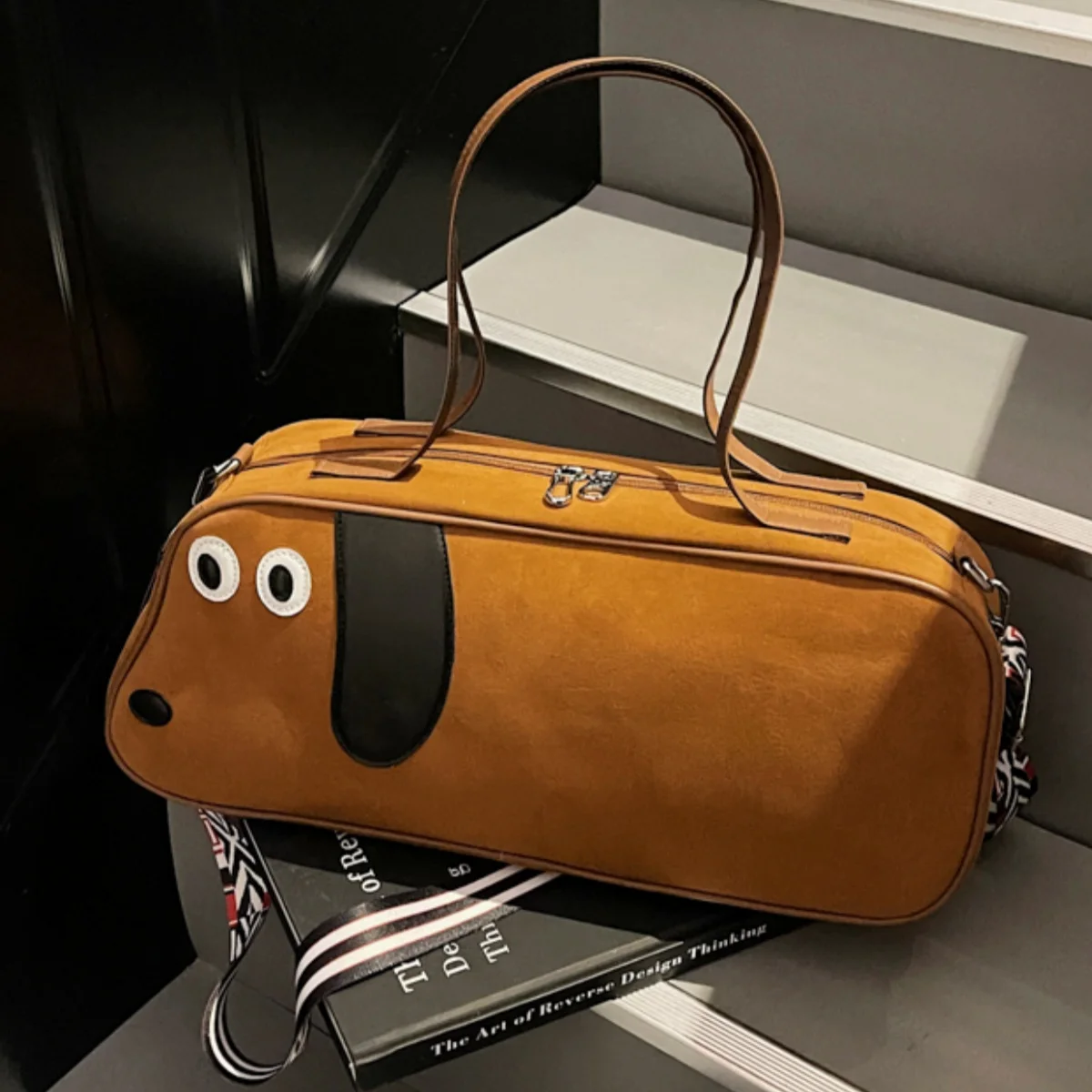 

Dog-Shaped Travel Bag, Luggage Bag, Gym Bag, Can Be Carried by Hand, Worn over the Shoulder or Cross-Body, Large-Capacity Denim Backpack