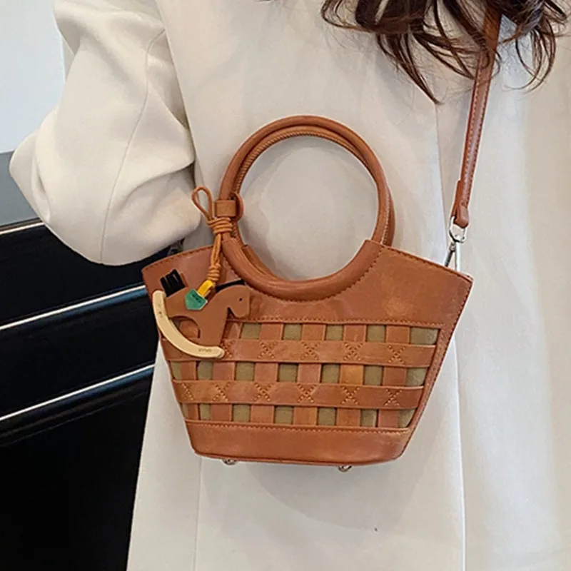 

Новая кожаная сумка-мешок 2023 года для женщин — через плечо/плечо/ручная, небольшая дизайнерская сумочка, модная осенняя сумка, винтажная и шикарная