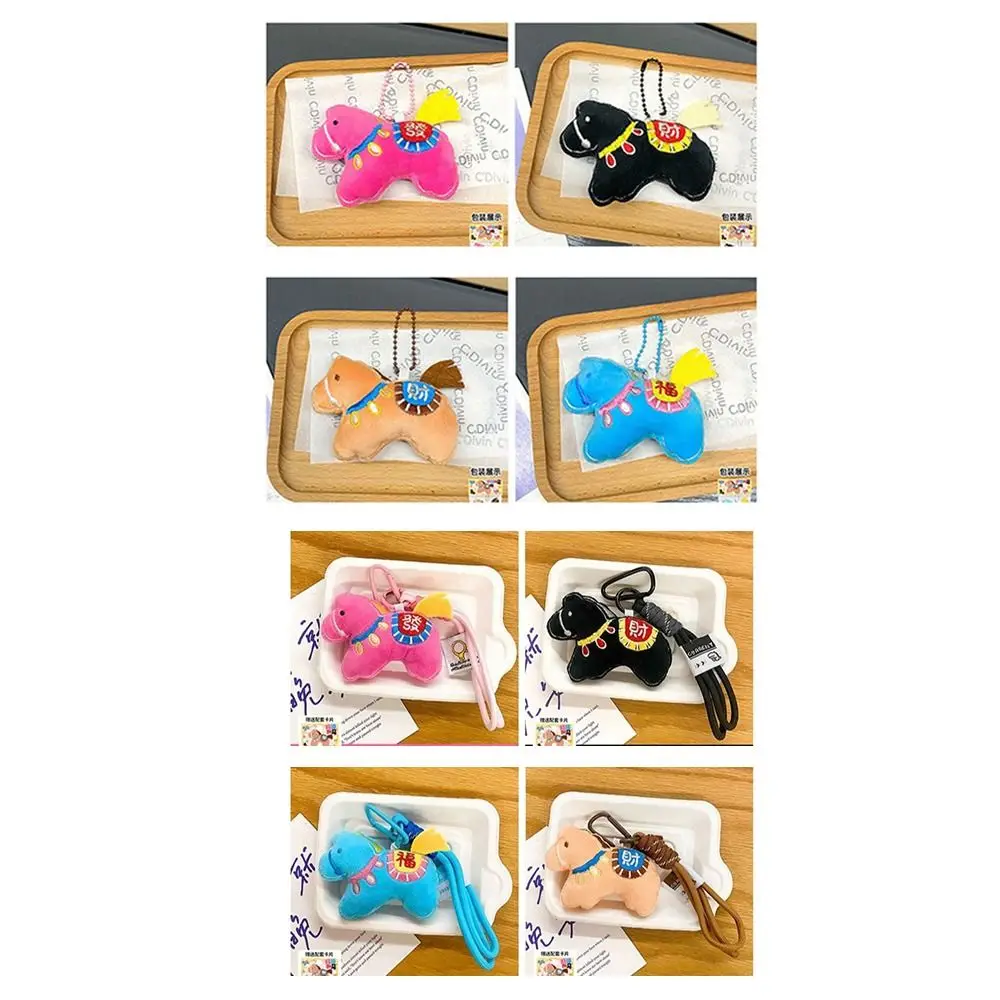 LLavero de peluche con forma de caballo, decoración colgante, diseño bonito, llavero del año del caballo, adornos para mochila, mascota de la suerte