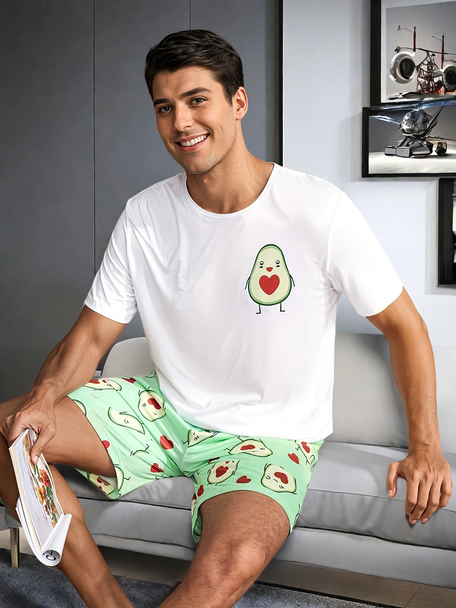 Men's casual pajama set, avocado printed T-shirt and shorts, comfortable summer sleepwear