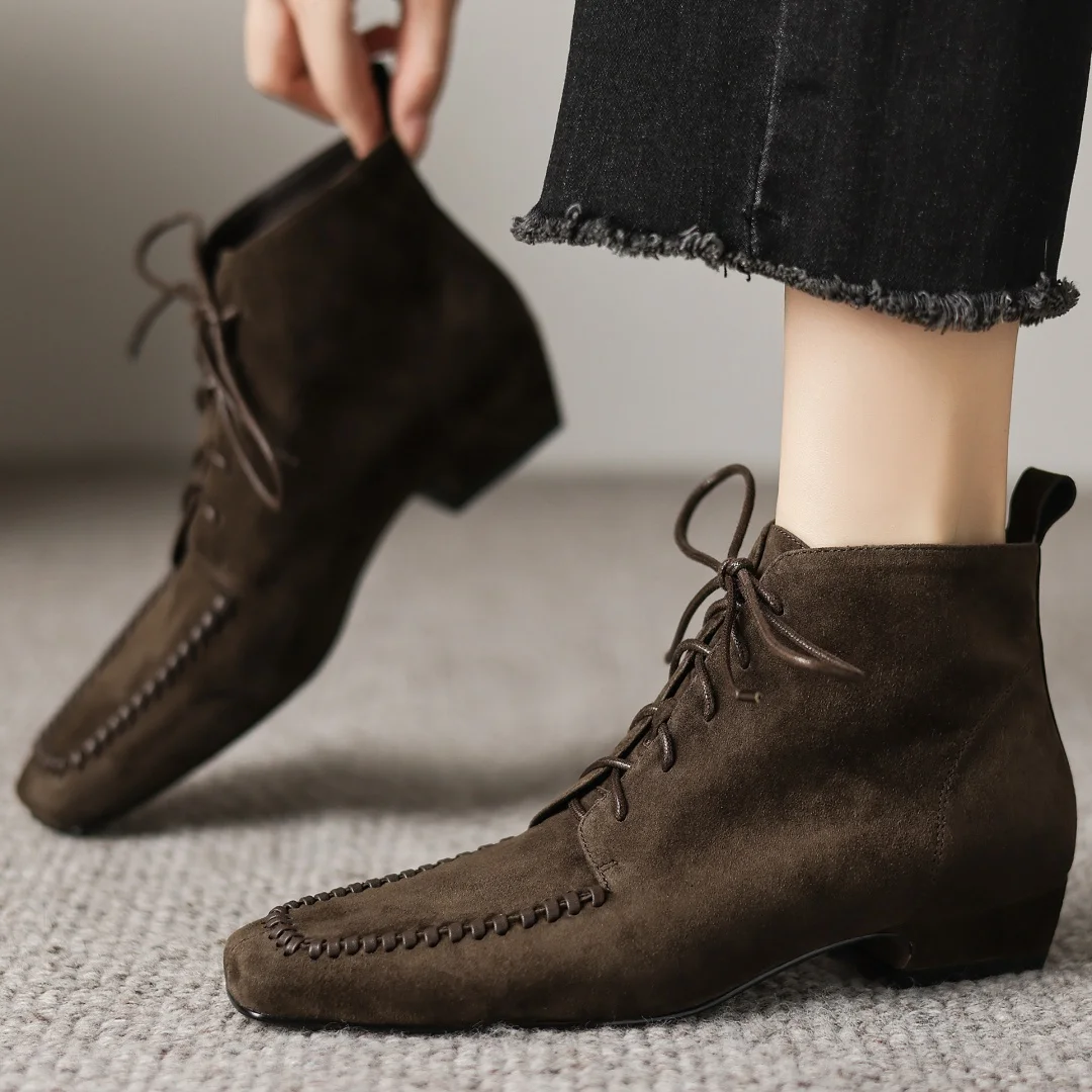 

Женские осенние ботильоны из натуральной замши с квадратным носком и шнуровкой на плоской подошве, повседневная женская мягкая удобная обувь на каблуке «котенок» 2,5 см