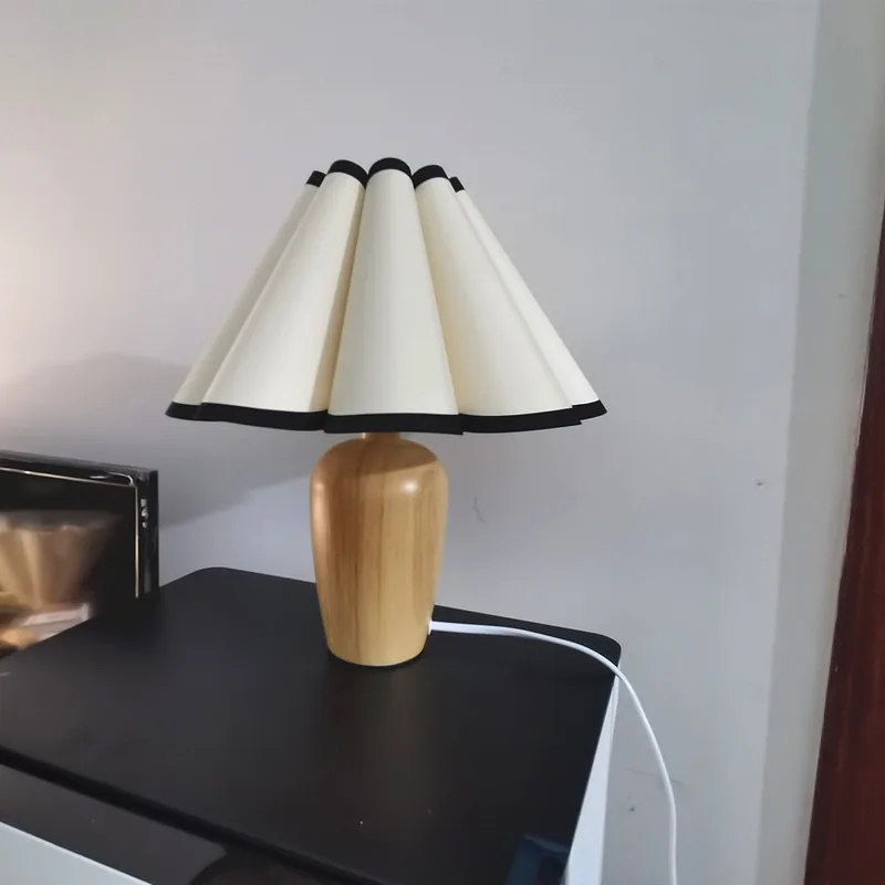 USB Retro Wooden Table Lamp Simple Japan Style fabric Desk Lamp with Bulb for Living Room Atmosphere Lamp Bedroom Bedside Lamp