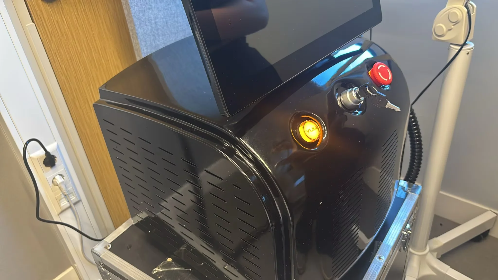 808nm Diode Laser Hair Removal Permanent Painless Non-Invasive Cooling Head Permanent Painless Hair Removal Device for Salon 400