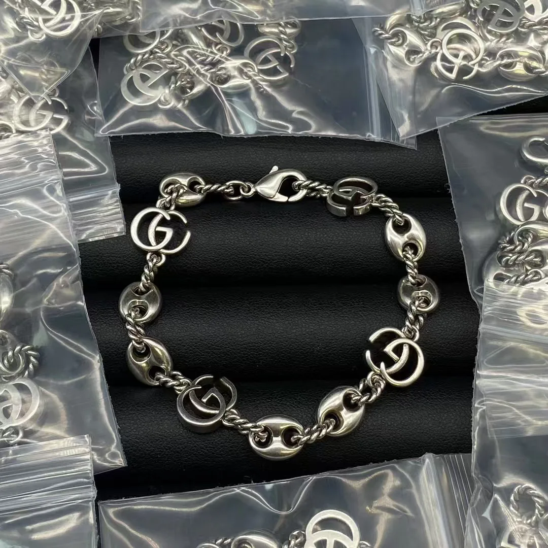 سوار كلاسيكي كلاسيكي بحروف مزدوجة 2025، مجوهرات نسائية عصرية، هدية مثالية للأصدقاءات