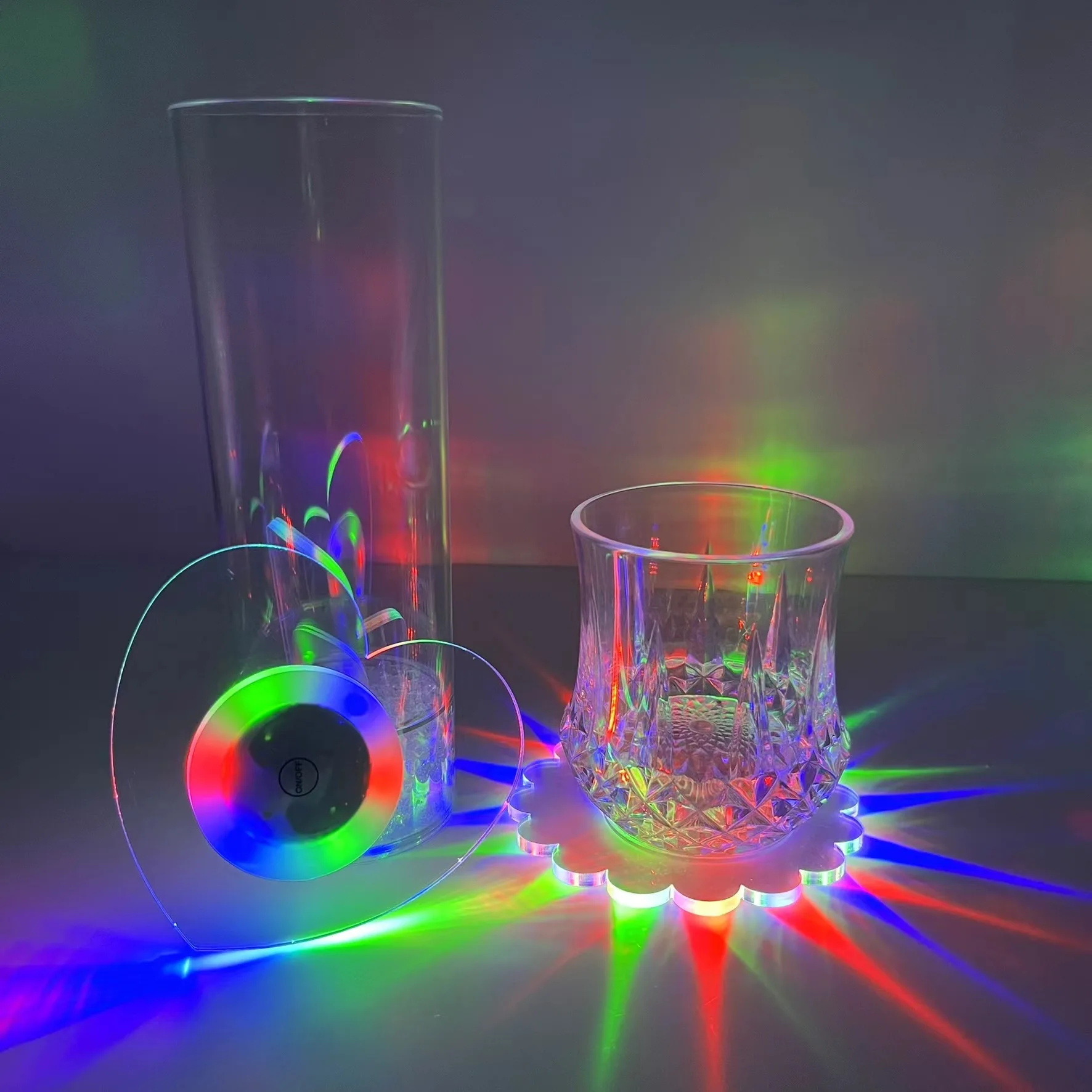 Posavasos con luz LED luminosa de Color acrílico con forma de corazón redondo para Bar, cerveza, bebida, botella, taza, decoración de cumpleaños y boda, juguete para regalo