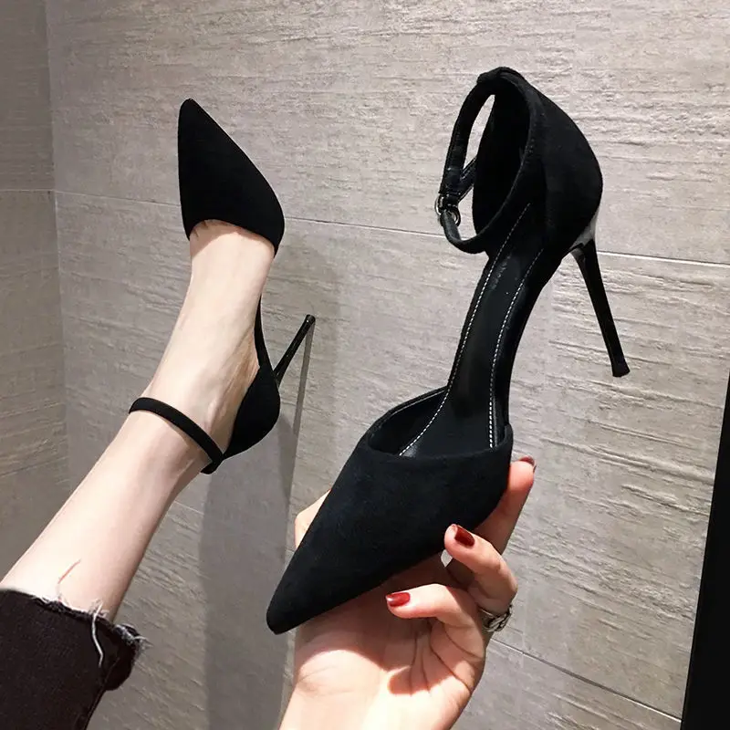 2023 estate nuove scarpe nere con tacco alto sandali ragazza francese punta a punta scarpe singole da donna fibbia a spillo décolleté da donna poco