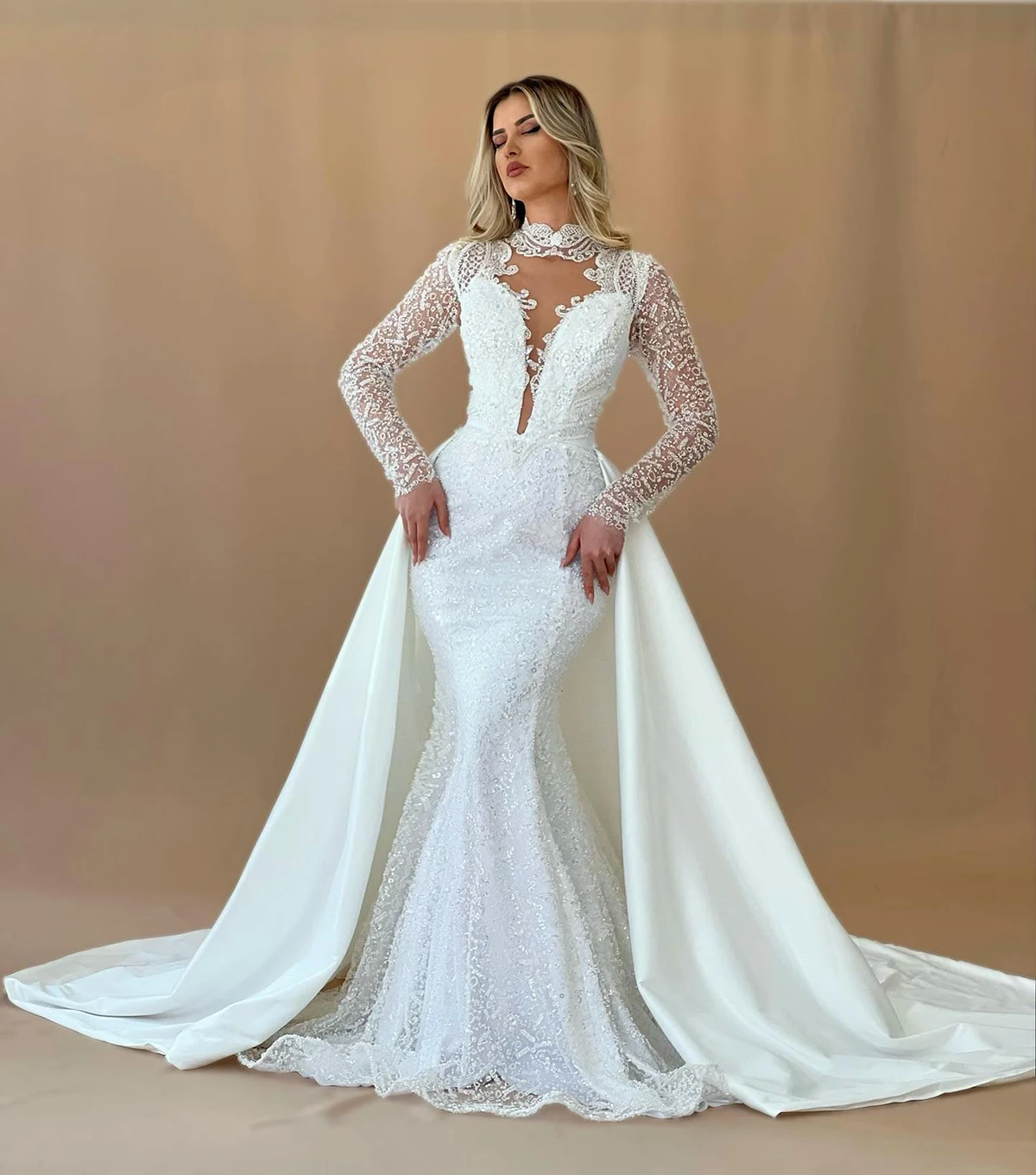 Eleganti abiti da sposa a sirena maniche lunghe scollo a V Halter paillettes Appliques pizzo raso treno staccabile Plus Size abiti da sposa