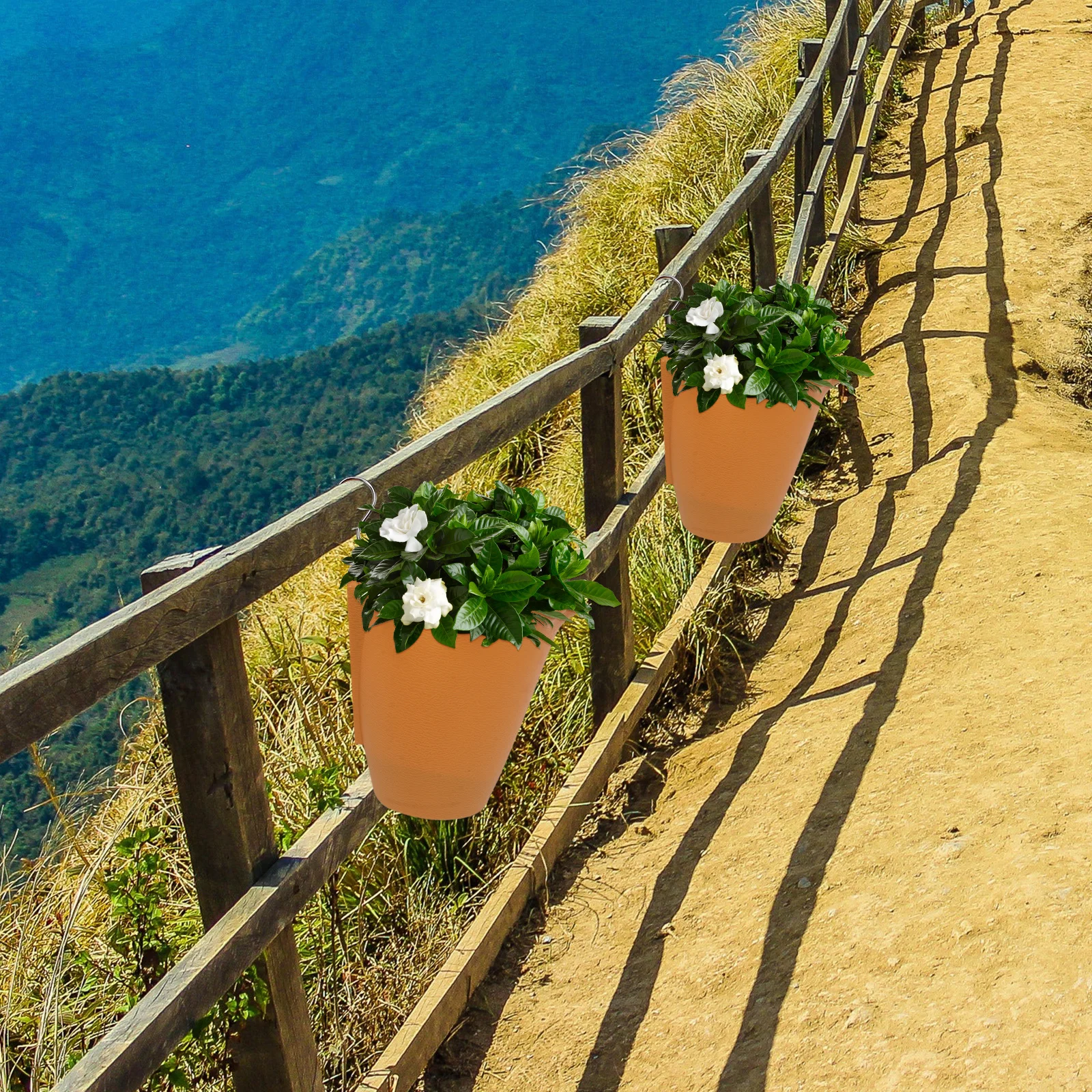 

1Pcs Wall Flower Holder Plastic Hanging Flowerpot Durable Balcony Modern Garden Decoration Flower Pot Home Hanging Flowerpot