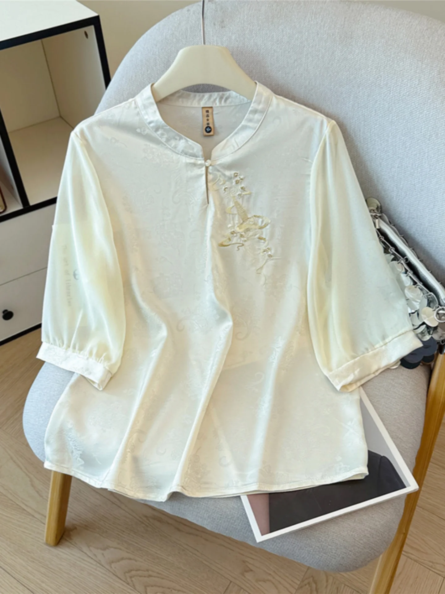 

New Chinese Style Short Sleeve Embroidered Shirt Women's Summer plus Size Slimming Retro Button Base Top Commute Fashion
