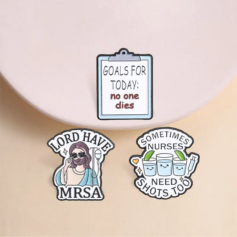 Medizinische Humor-Emaille-Anstecknadeln: Zitat für Krankenschwestern, Broschen, rosa-blaue OP-Hemd-Abzeichen, Jesus Lord Have MRSA Schmuck, Geschenk für Freunde – Detail 7