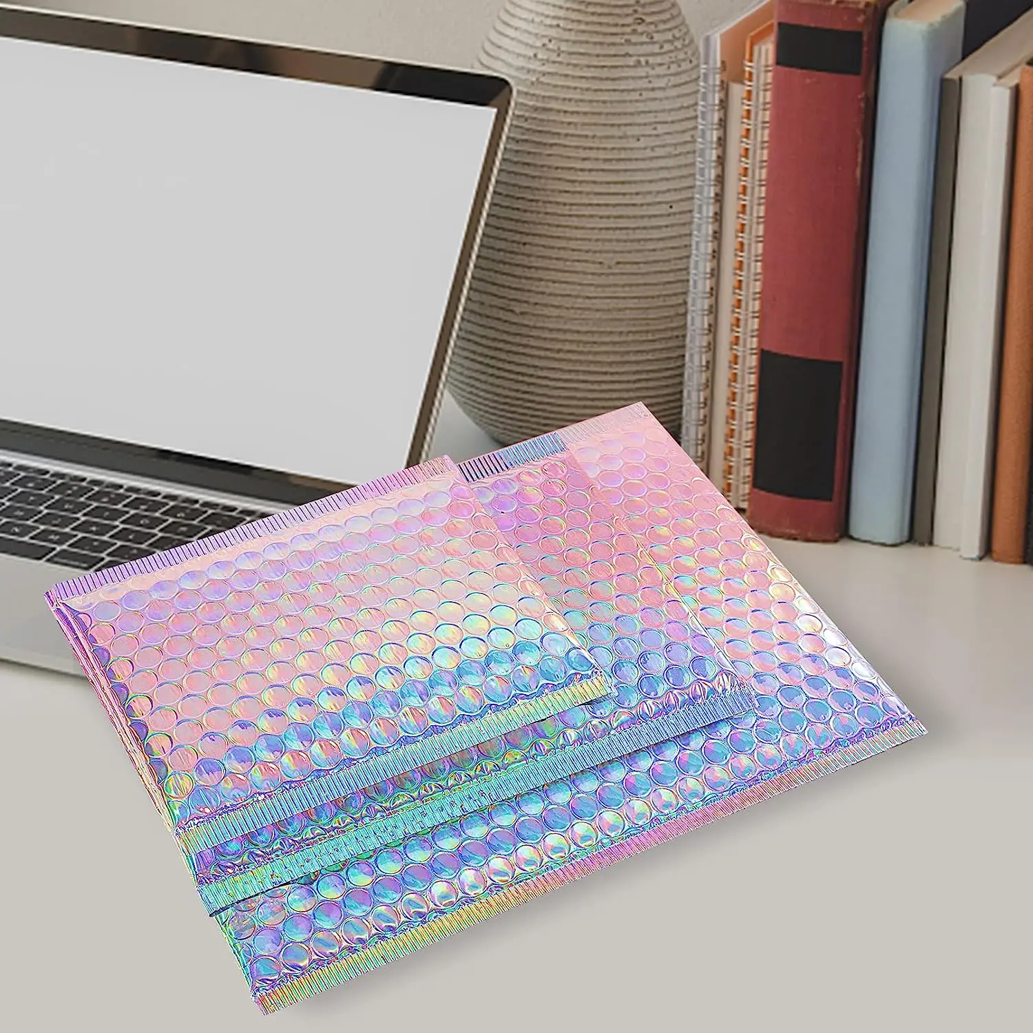 Laser Rainbow100Pcs Holographic Mailer Mailing Envelope Waterproof Courier Bag Padded Bubble Envelope Packaging Bag for Shipping