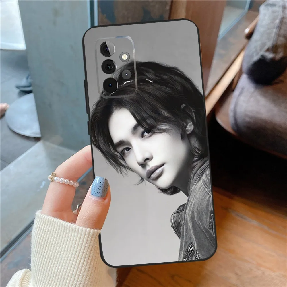 Kpop H-Hyunjin Phone Case For SamsungS24,23,22,21,S20 ,Pro10,S30Plus,S9,20lite Ultra Black Cover