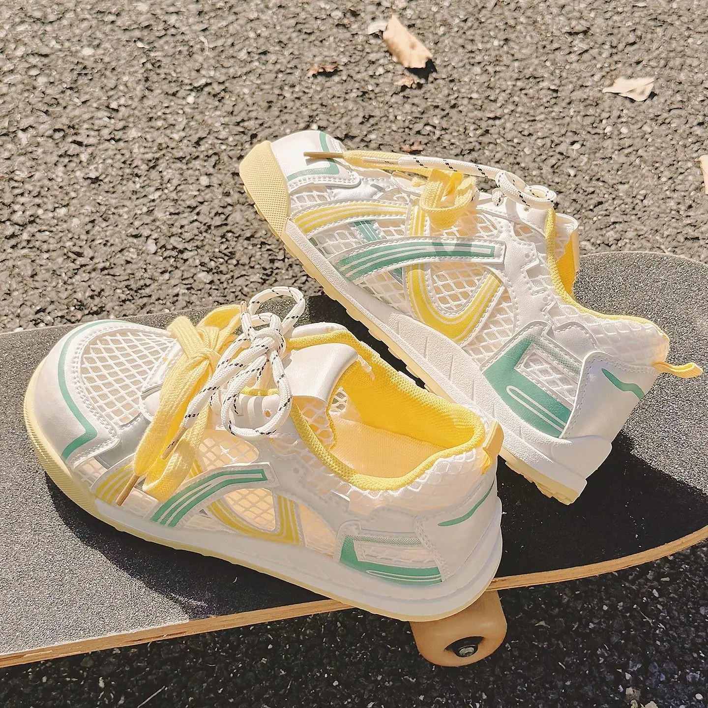 

Women's 2025 New Summer Breathable Mesh Thin Sole Shoes Fashion Versatile Footwear Retro Style Casual Sneakers for Women