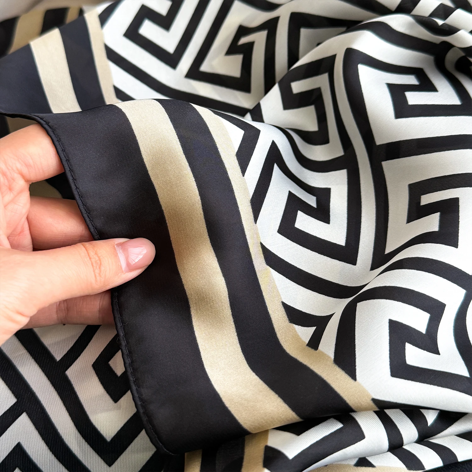 New Geometry Design Large Silk Soft Scarf Women Stylish Print Long Shawl Handkerchief Summer Sun Protection Elegant Travel Wrap