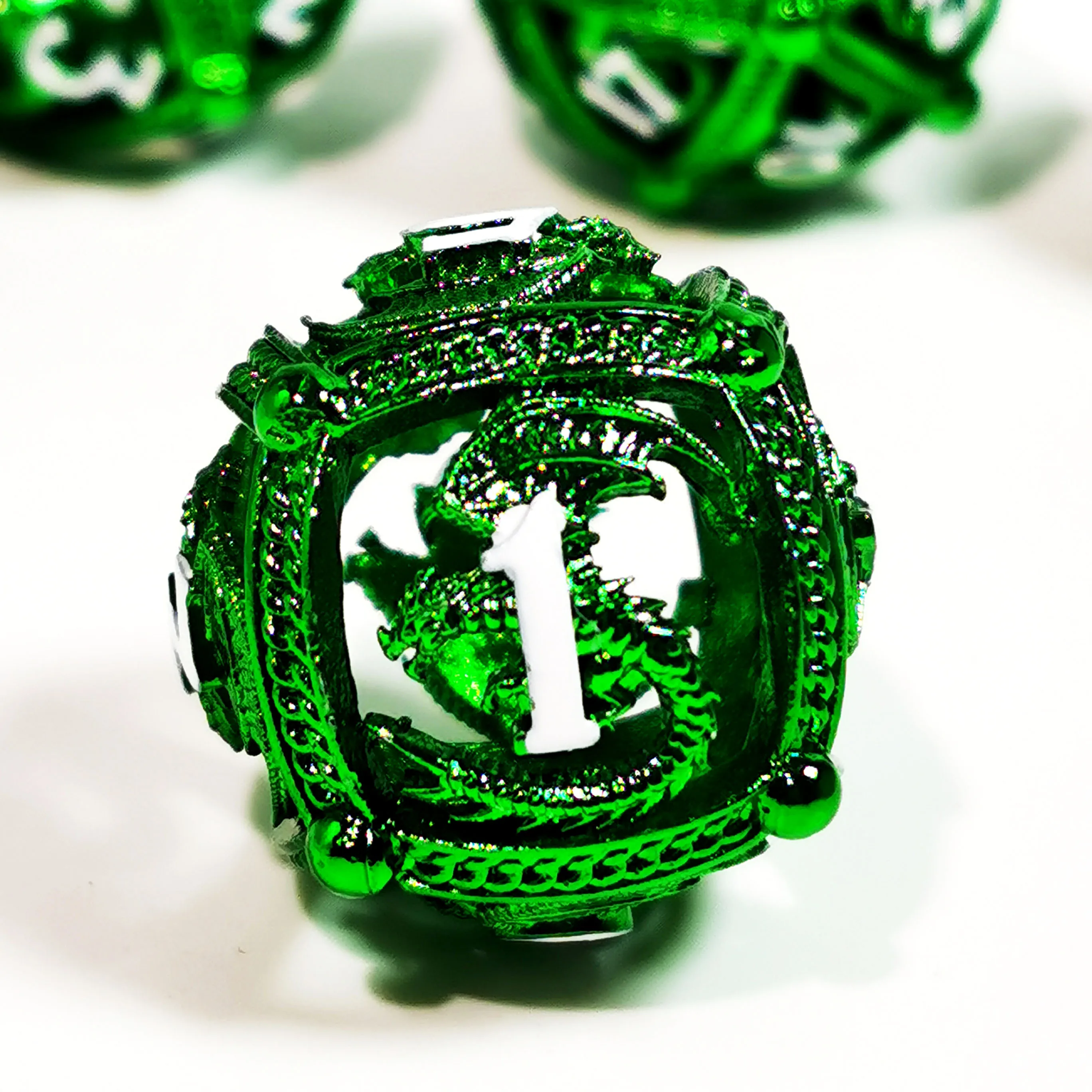 "Set di dadi DnD in lega di zinco Sharp Edge - Dadi poliedrici verdi cavi in metallo da 7 pezzi per Dungeons & Dragons, giochi di ruolo"