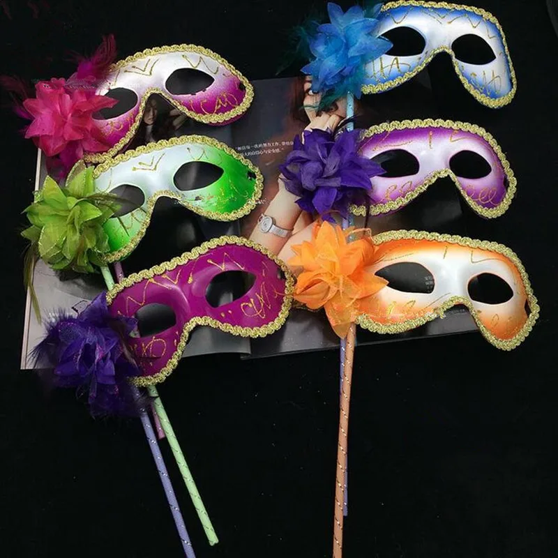 

Маска для глаз с перьями и цветами на палочке для вечеринок, балов, выпускных, свадеб и фестивалей – элегантная и красивая, с ручным держателем