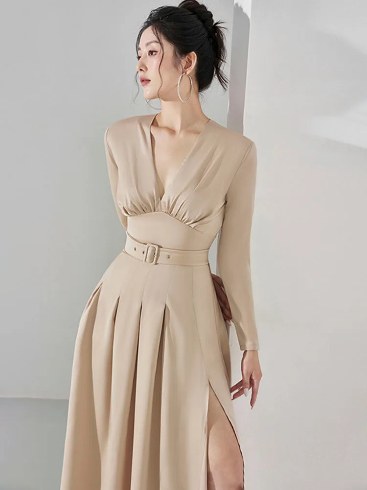 DEAT Pleated Belt Split Long Sleeve V-neck Women\'s Dress New Solid Color Zipper High Waist Elegant Dresses 2024 Autumn 13DB4868