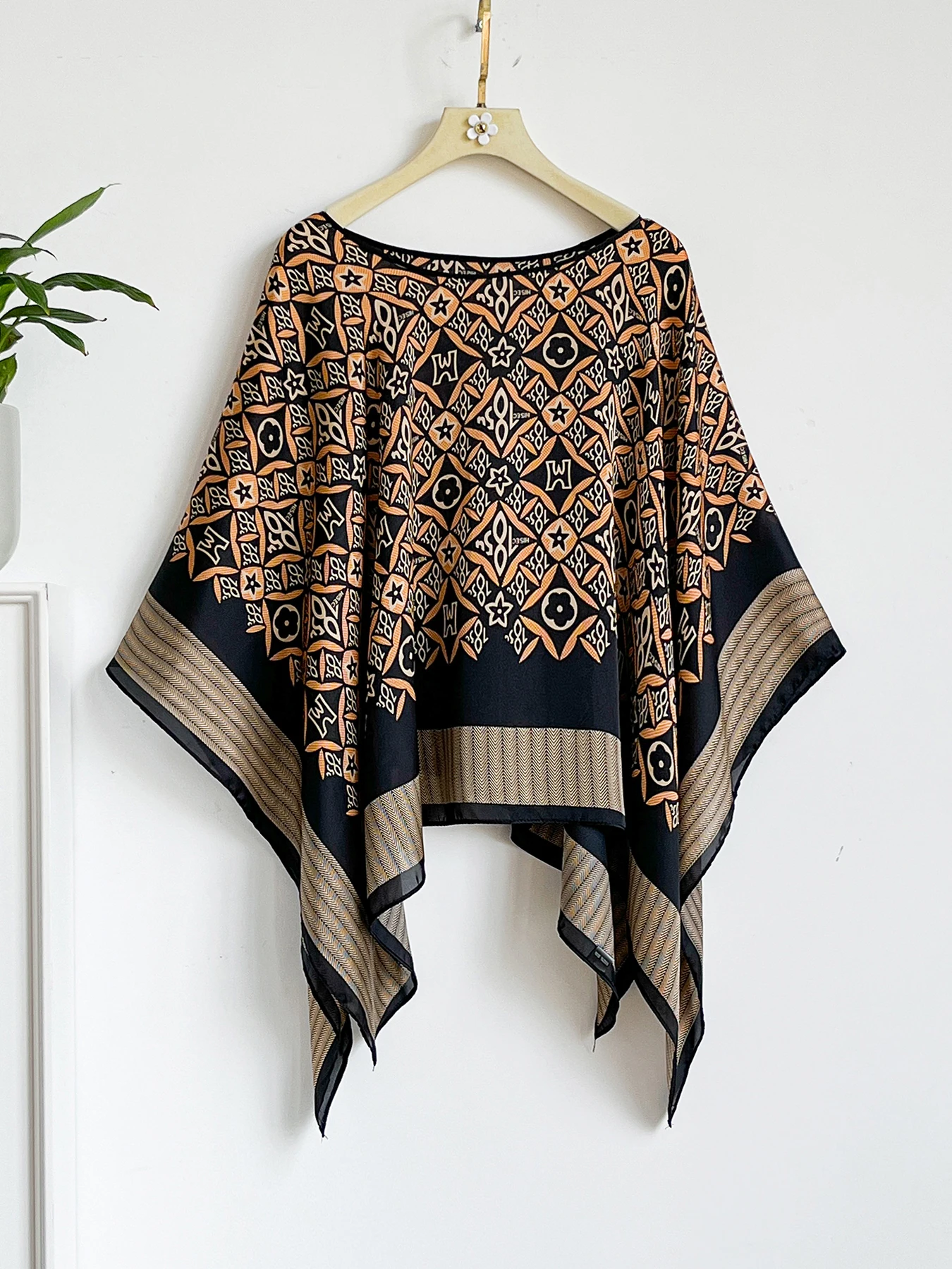 Nuevo Chal Cuadrado de 110 cm, Blusa de Seda con Estampado de Moda para Mujer, Sexy, para Playa, Verano, Protección Solar, Poncho Cómodo, Informal, para Exteriores